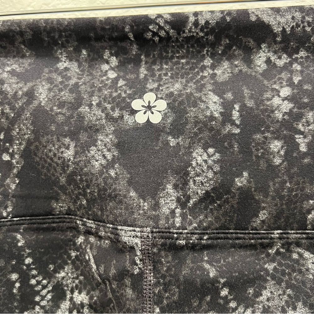 Tuff Apparel Black and Grey Snakeskin Print Pants Size X Small With Side Pockets - Picture 5 of 11